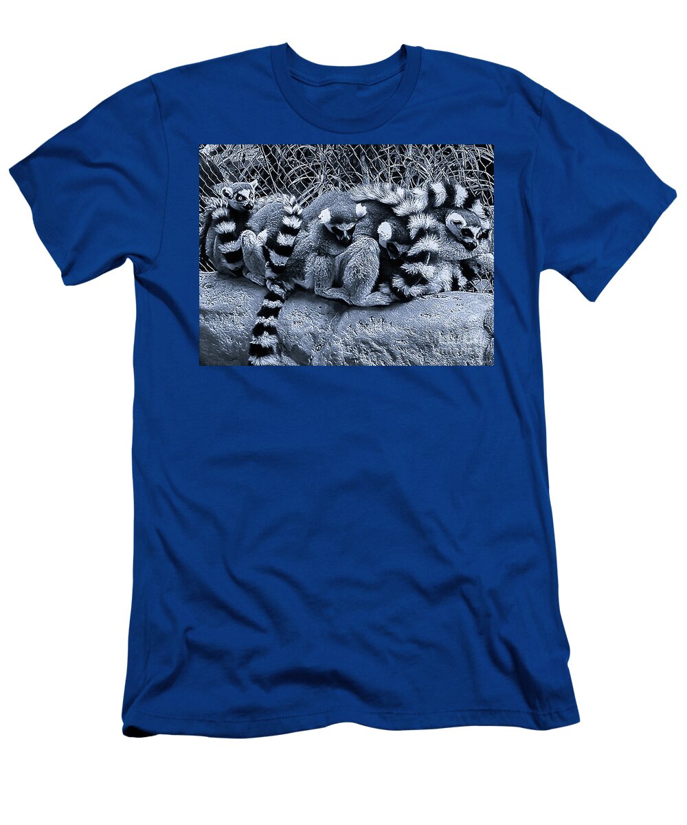 Closeness Bw Mona Stut T-Shirt
